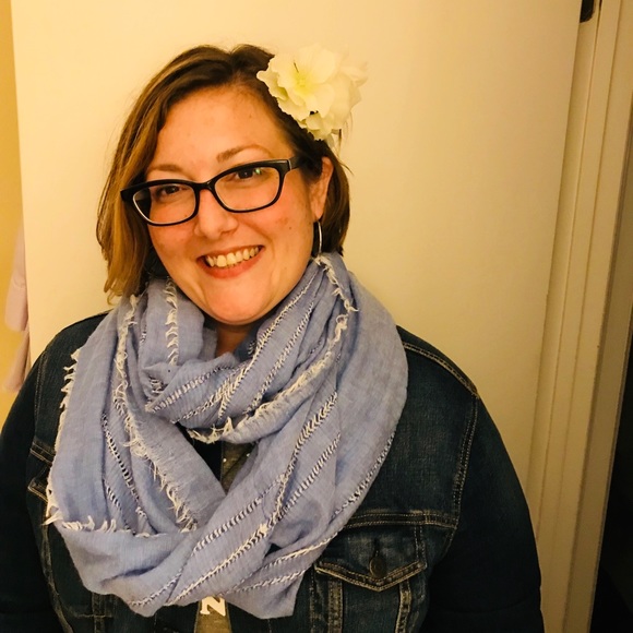 Light blue infinity scarf - Picture 3 of 4